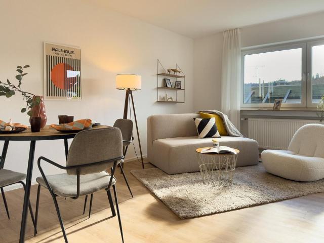 Sofort einziehen: Kernsanierte 3 Zimmer Wohnung mit Südbalkon in Ottobrunn – provisionsfrei