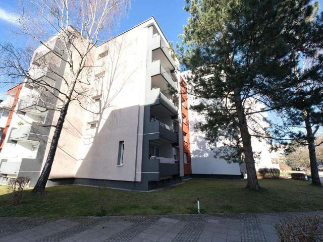 Sofort einziehen: Lichtdurchflutete 3 Zimmer Wohnung 84,8 qm im top renoviertem Haus