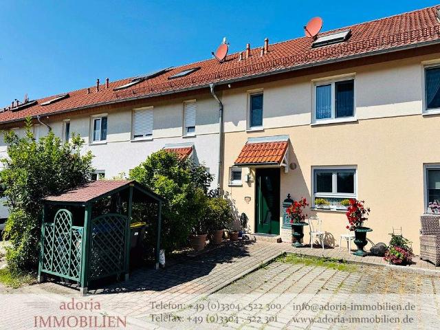 SOFORT EINZIEHEN * Sehr gepflegtes Reihenmittelhaus mit Wintergarten und traumhaftem Feldblick