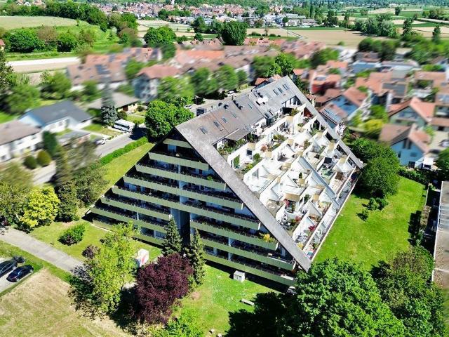 Sofort Einziehen: 4 Zimmer Wohnung mit Weitblick in Freiburg Tiengen