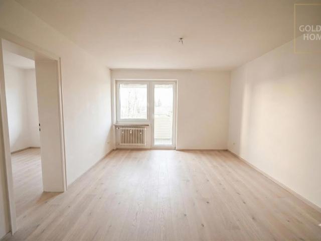 Sofort frei! 2 Zi Wohnung plus Homeoffice Zimmer. Balkon mit toller Aussicht