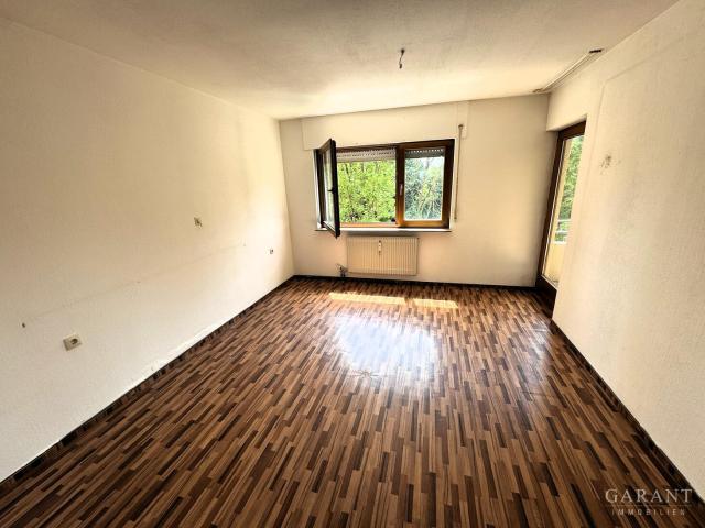 SOFORT FREI 3,5 Zimmer Wohnung mit Balkon und Autostellplatz!