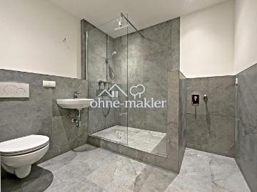 Sofort frei! Erstbezug nach Sanierung: Helle 2 Zimmer Wohnung mit Aufzug & Loggia