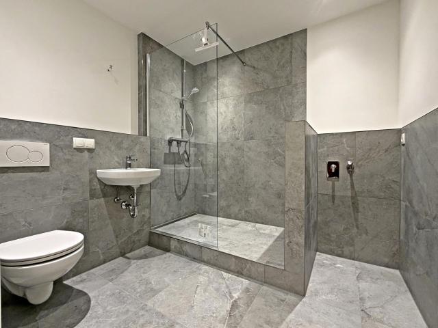 Sofort frei! Erstbezug nach Sanierung: Helle 2 Zimmer Wohnung mit Aufzug & Loggia