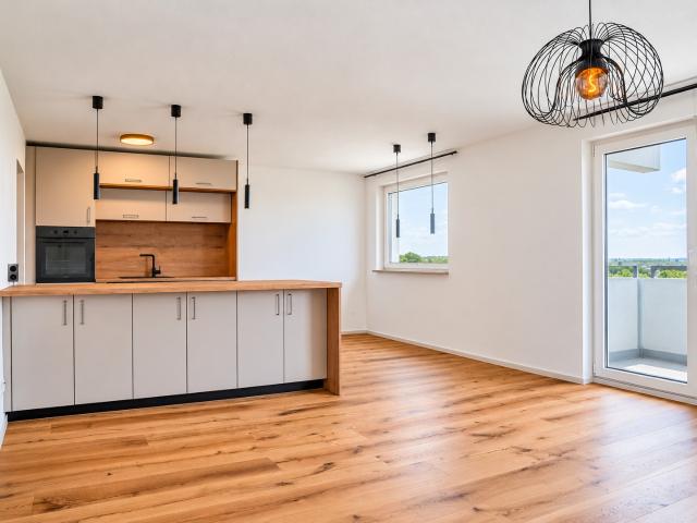 Sofort frei, frisch saniert & barrierefrei, mit moderner EBK, Hallenbad & Panoramablick über Nbg