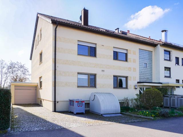 Sofort frei! Großzügiges Haus mit 3 großen Wohneinheiten, Garten, ruhige Feldrandlage von Böckingen