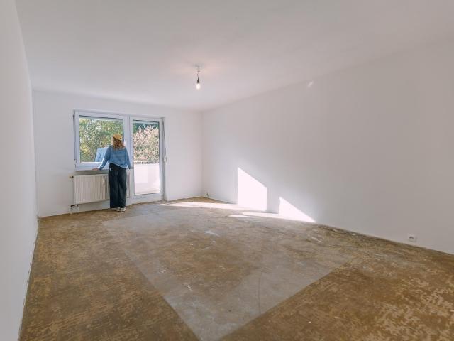 Sofort frei: Helle 3 Zimmer Wohnung mit Westloggia ins Grüne, Aufzug und TG Stellplatz