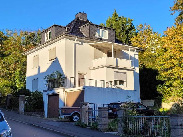 SOFORT FREI! Herrliche 3 Zimmerwohnung mit Balkon und Garage beim Klinikum