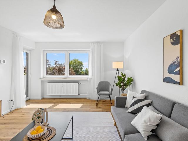 Sofort frei! Lichtdurchflutete, helle und moderne 4,5 Zi. Wohnung beim Westpark Straubing