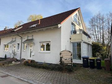 Sofort frei! Niedrigenergiehaus! Familienfreundliche DHH mit 5,5 Zi Hobbyraum, Garten u. 2 Kfz. Stpl. in ruhiger Wohnlage!