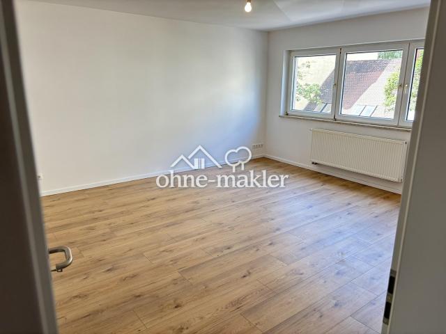 Sofort frei & ohne Provision Renovierte 3 Zimmer Wohnung mit Balkon – U Bahn um die Ecke