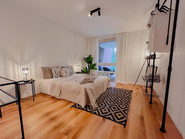SOFORT FREI SCHÖNE 2 ZIMMER WOHNUNG IN BEVORZUGTER LAGE MIT TIEFGARAGENSTELLPLATZ