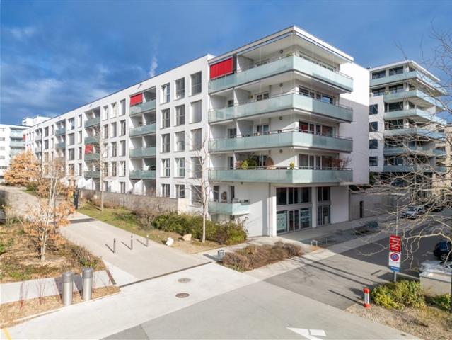 Sofort mieten oder zustimmen Helle Arkade von 156 m² auf mehreren Ebenen