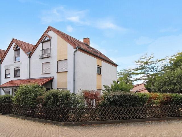 Sofort nutzbares Reihenendhaus mit großem Garten und 2 Garagen