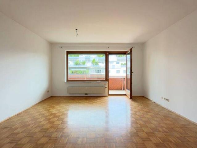 Sofort verfügbar! Nette 2 Zimmerwohnung mit Loggia und Tiefgaragenstellplatz in Waidmannsdorf