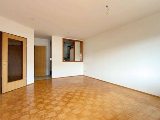 Sofort verfügbar! Nette 2 Zimmerwohnung mit Loggia und Tiefgaragenstellplatz in Waidmannsdorf
