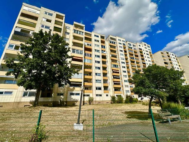 Sofort verfügbar! Frisch renovierte 2 ZKB mit verglaster Loggia und Garage in Nieder Roden