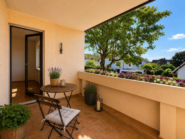 SOFORT VERFÜGBAR HELLE WOHNUNG MIT SONNIGER WESTLOGGIA UND TG STELLPLATZ