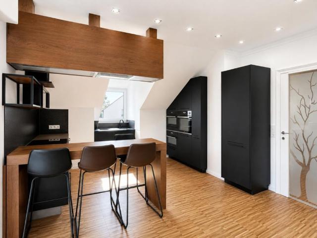 Sofort verfügbar! Klimatisierte und teilmöblierte 3 ZKB Wohnung in bevorzugter Lage von Neusäß
