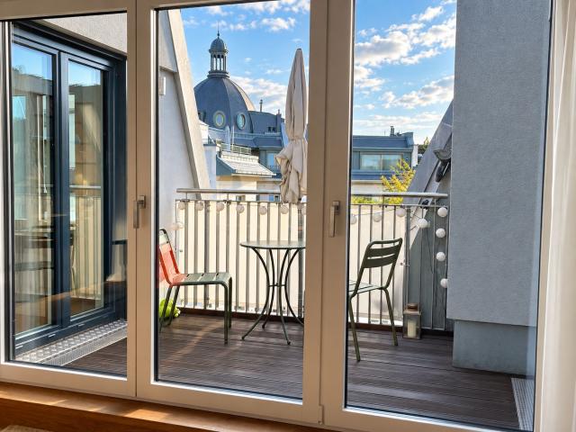 Soho style roof top flat “with AirCon” new & wonderful 2 room furnished with terrace in Berlin Mitte