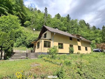 Soisgegend: Sanierungsbedürftiges Wohnhaus mit Nebengebäude