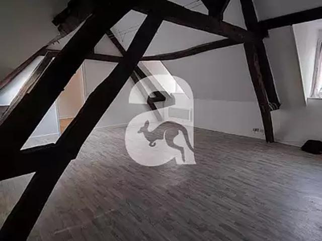 Soissons 02200 Achat / Vente appartement 2 pièces t2 au dernier étage