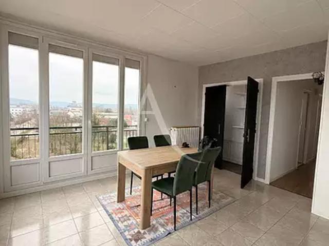 Soissons 02200 Location appartement 3 pièces t3 au dernier étage