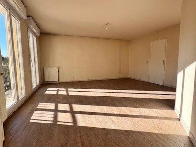 SOISSONS. APPARTEMENT EN RESIDENCE