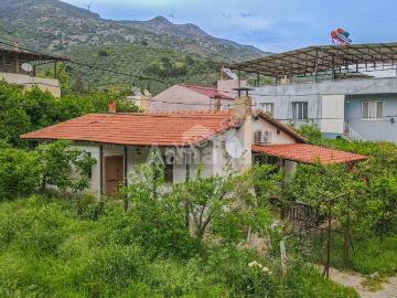 Söke Güllübahçe Merkezde Satılık Köy Evi