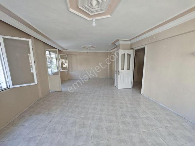 Söke Yenicamiide Kiralık 3+1 Giriş Kat Doğalgazlı Teslim