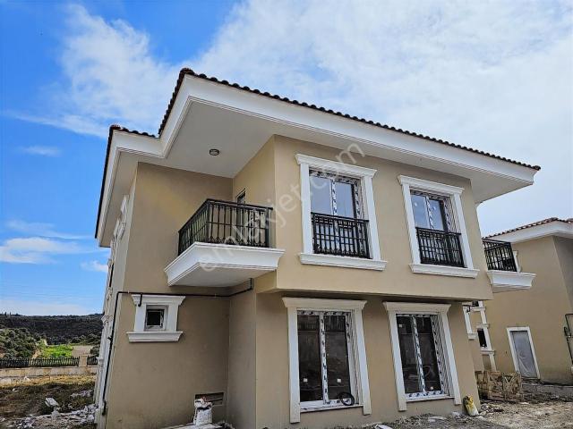 Sökenin Kalbi Yenikentte Satılık 4+1 Villa