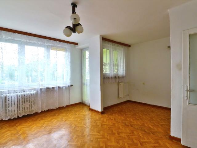 Zapraszam do obejrzenia 42 m² mieszkania do remontu z balkonem i piwnicą