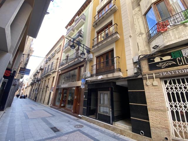 SOL8VIDAL ALQUILA PISO EN CALLE MAYOR, la vivienda dispone de 2 dormitorios, 1 baño, cocina con gale