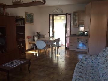 Soluzione Indipendente in affitto a Carrara, case in affitto Carrara