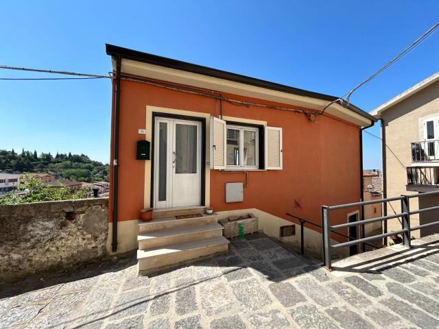 Soluzione Semindipendente in vendita a Savignano Irpino, via Finestroni