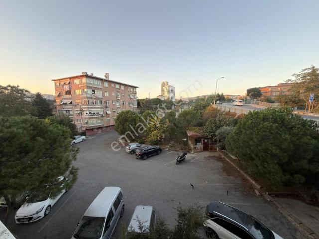 Solak Gayrimenkul'den Kartal Kordonboyu'nda Otoparklı 2+1