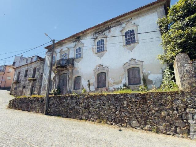 Solar T8 em Tabuaço de 582 m²