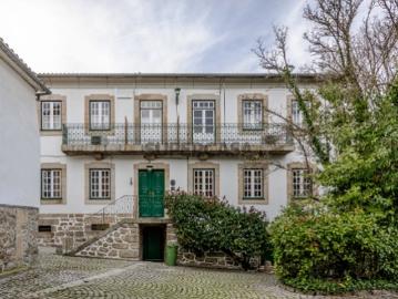 Solar histórico séc. XIX c/ 10 suítes | Três casas independentes T1 e T2 | Jardim e piscina exterior | Seia