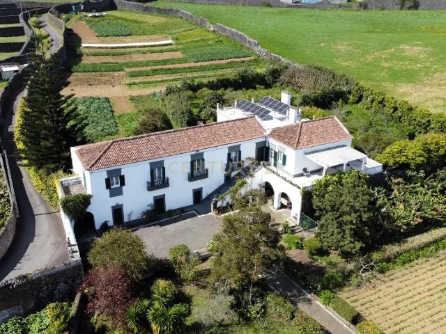 Solar Nobre do Século XVII com Potencial de Desenvolvimento – Livramento, Ponta Delgada, Açores