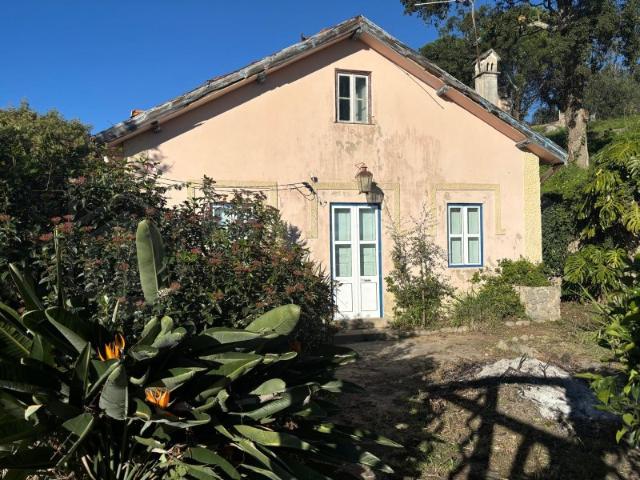 Solar para Renovação com Vistas Deslumbrantes sobre a Costa Algarvia
