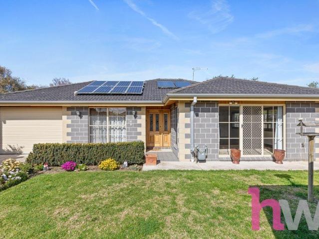 Solar powererd 2 bedroom 2 bathroom home