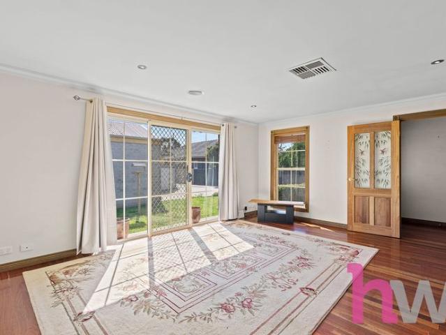 Solar powererd 2 bedroom 2 bathroom home