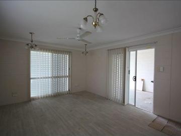SOLAR RENOVATED 3 Bedroom Maisonette