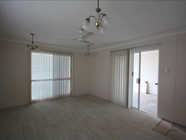 SOLAR RENOVATED 3 Bedroom Maisonette