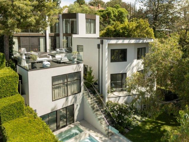 Solara A Riverfront Home Shaped by Light, Land and Water