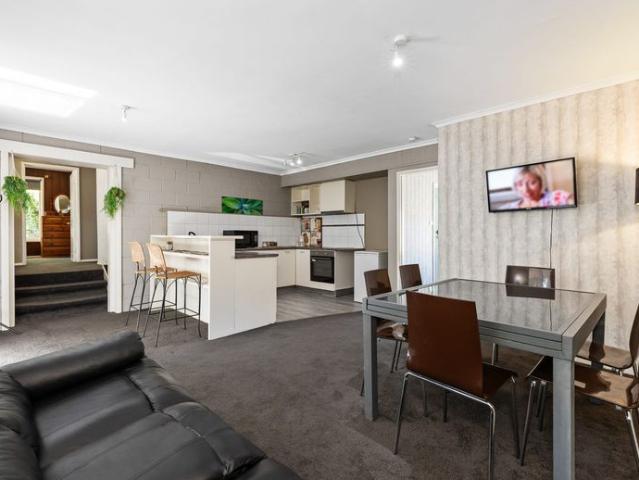 Soldiers Hill Location Close To Schools & Public Transport