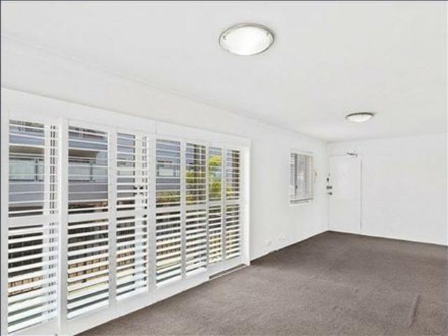 Soldiers Point Unit walking distance to the beach