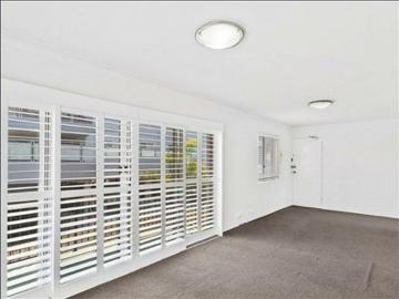 Soldiers Point Unit walking distance to the beach