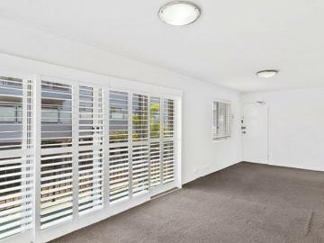 Soldiers Point Unit walking distance to the beach