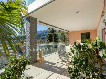 SOLDUNO Ampio appartamento con monolocale in casa bifamiliare